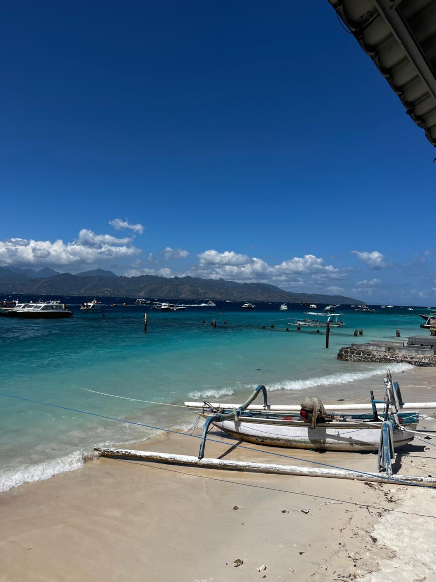 Tropica Gili Total Body Fit - Free Access Gym And Coworking Space Gili Trawangan Exterior foto