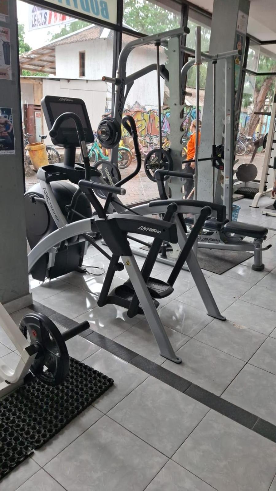 Tropica Gili Total Body Fit - Free Access Gym And Coworking Space Gili Trawangan Exterior foto